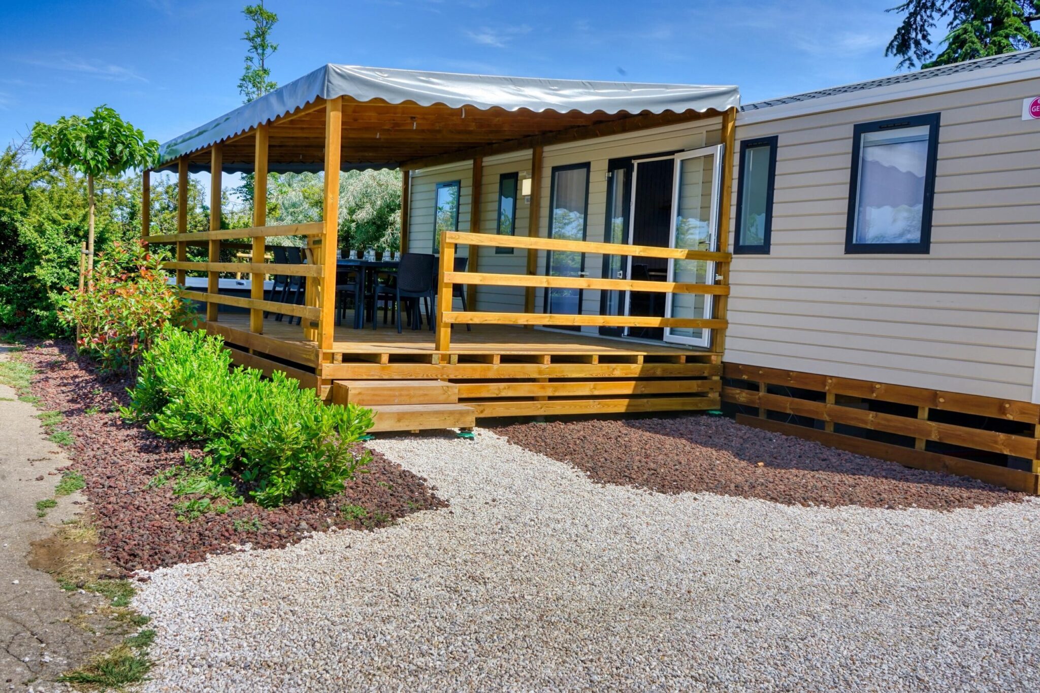 Mobilhome BALNEO (climatisation + tv + lave-vaisselle + Bain à remous) 8