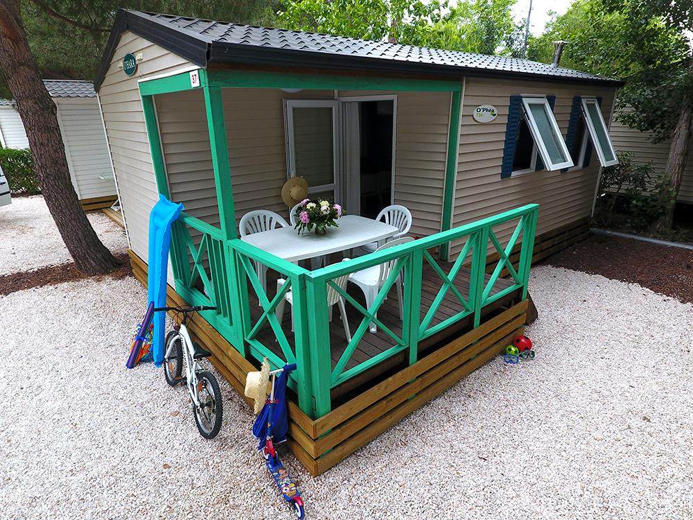 Mobile home with air conditioning