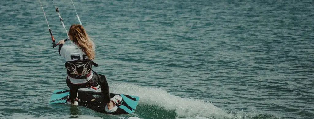 kitesurf ou du wingfoil sur l'étang de Thau